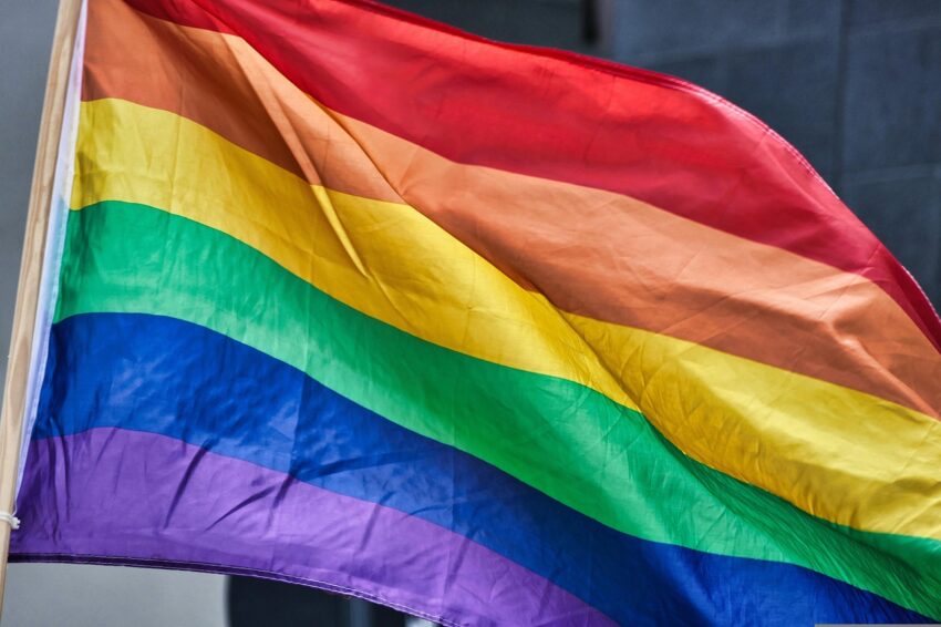 Farver i fokus: Smykkedesignere der hylder lgbtq+ kulturen